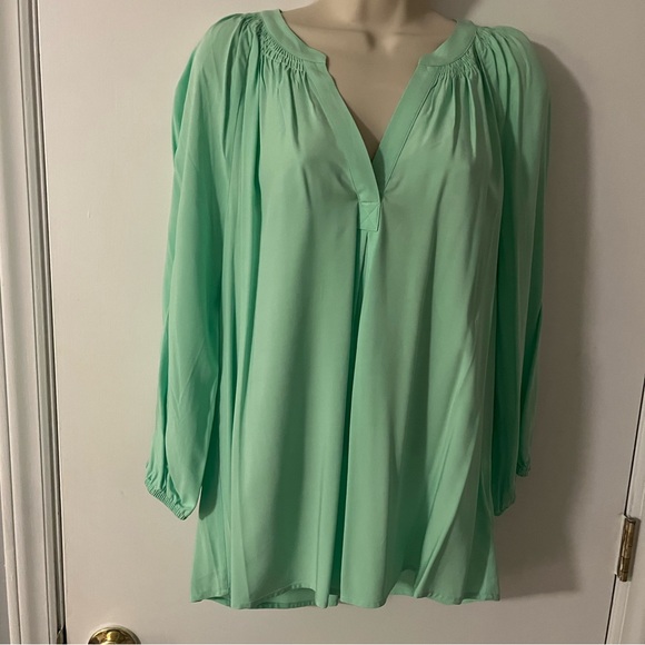 NWT Crown and Ivy Blouse - Picture 1 of 3